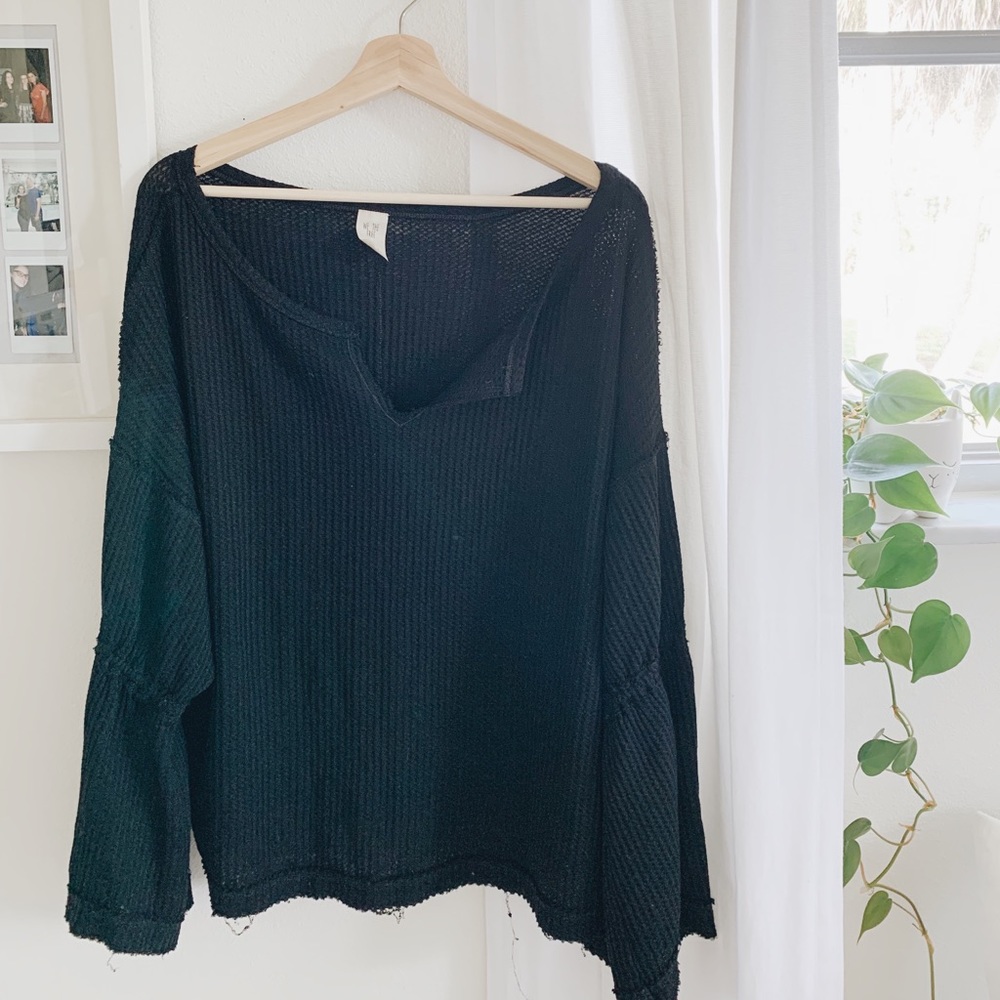 Free people | we the free black balloon sleeve distressed top 🥀